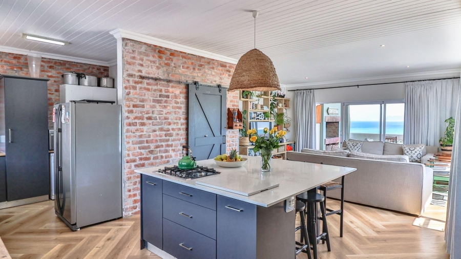 4 Bedroom Property for Sale in De Kelders Western Cape